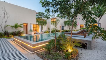 2 outdoor pools, sun loungers