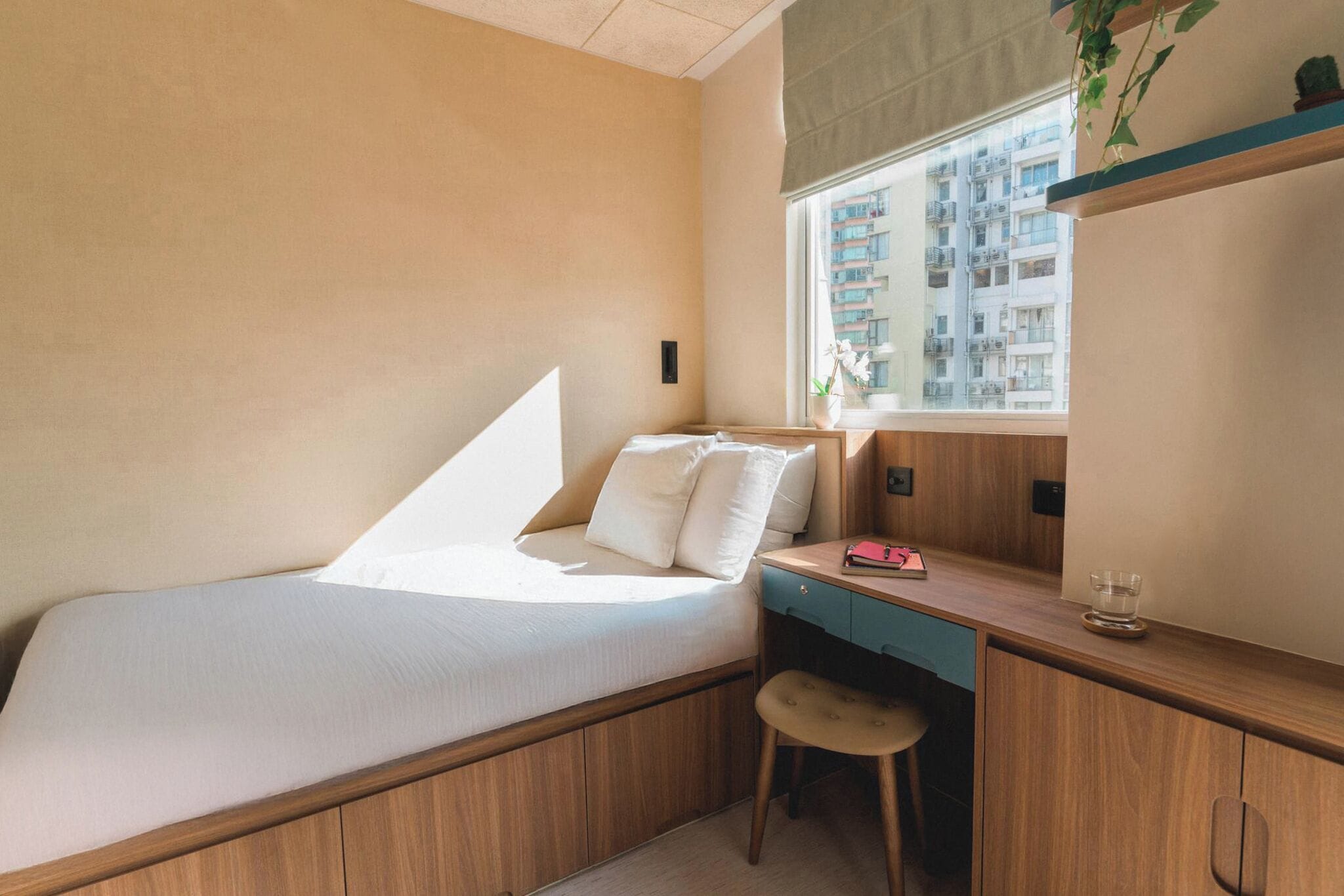 Quarto solteiro | Escrivaninha, Wi-Fi de cortesia, roupa de cama