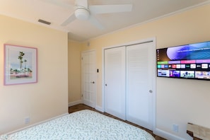4 bedrooms, desk, iron/ironing board, free WiFi - Coastal retreat with heated saltwater pool & spa in prime Delray Beach. (Delray Beach)