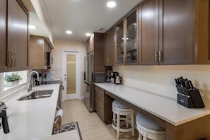 Coffee/tea maker, fridge, microwave, oven - Coastal retreat with heated saltwater pool & spa in prime Delray Beach. (Delray Beach)