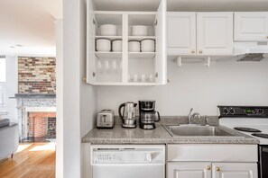 Kühlschrank, Mikrowelle, Ofen, Geschirrspüler