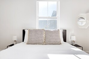 2 quartos, ferros/tábuas de passar roupa, Wi-Fi, roupa de cama