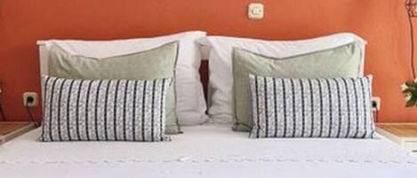 1 bedroom, Internet, bed sheets