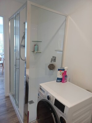 Shower, hair dryer, towels, shampoo