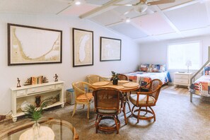 3 bedrooms, desk, iron/ironing board, travel cot - Little Blue Cottage - wooded getaway, near beaches and towns (Benton Harbor)