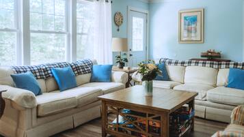 Smart-TV, BĂŒcher, Stereoanlage