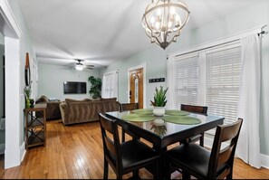 Dining - *Relaxing Southern Comfort Retreat*- 5mins from Downtown (Chattanooga)