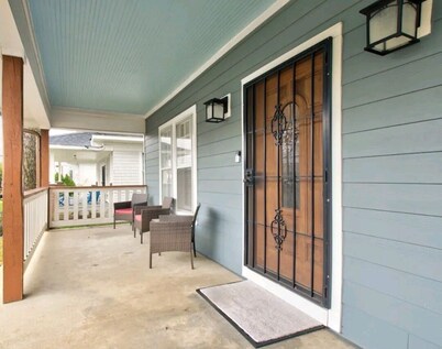 *Relaxing Southern Comfort Retreat*- 5mins from Downtown