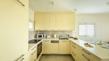 Refrigerador, microondas y horno