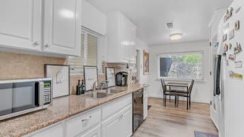 Family House | In-room dining
