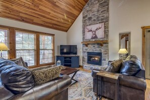 Smart-tv och eldstad