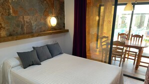 3 chambres, fer et planche à repasser, Wi-Fi, draps fournis