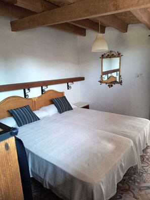 3 slaapkamers, een strijkplank/strijkijzer, wifi, beddengoed