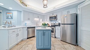 Private kitchen - Summer House 705B | Gorgeous Beach Front, Huge Deck, Great Location (Orange Beach)