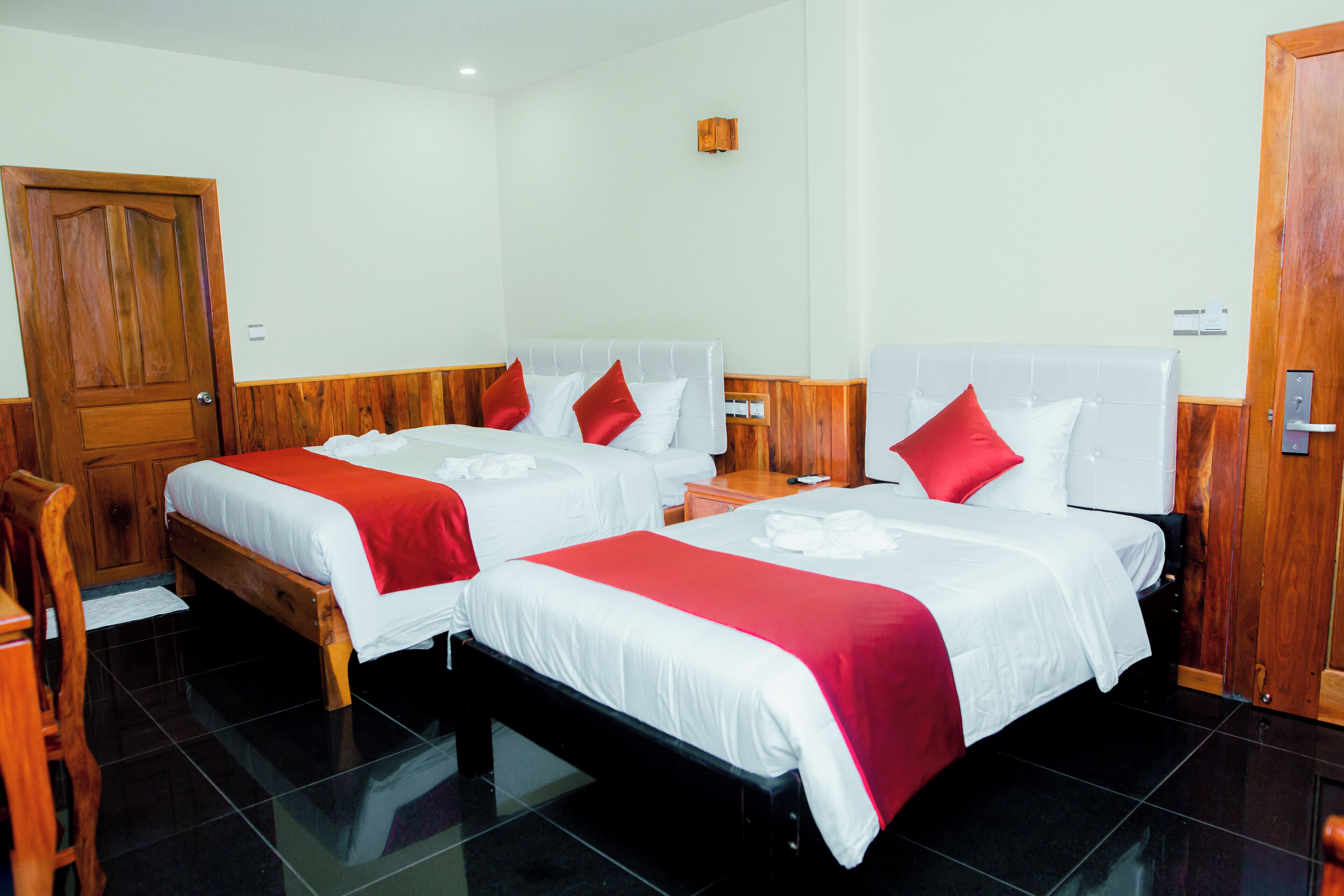 Ropa de cama de alta calidad, escritorio, wifi gratis y ropa de cama 