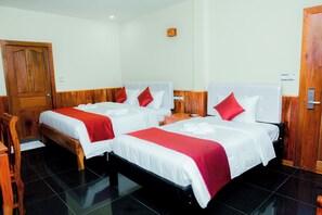 Quarto duplo família | Roupas de cama premium, escrivaninha, Wi-Fi de cortesia, roupa de cama