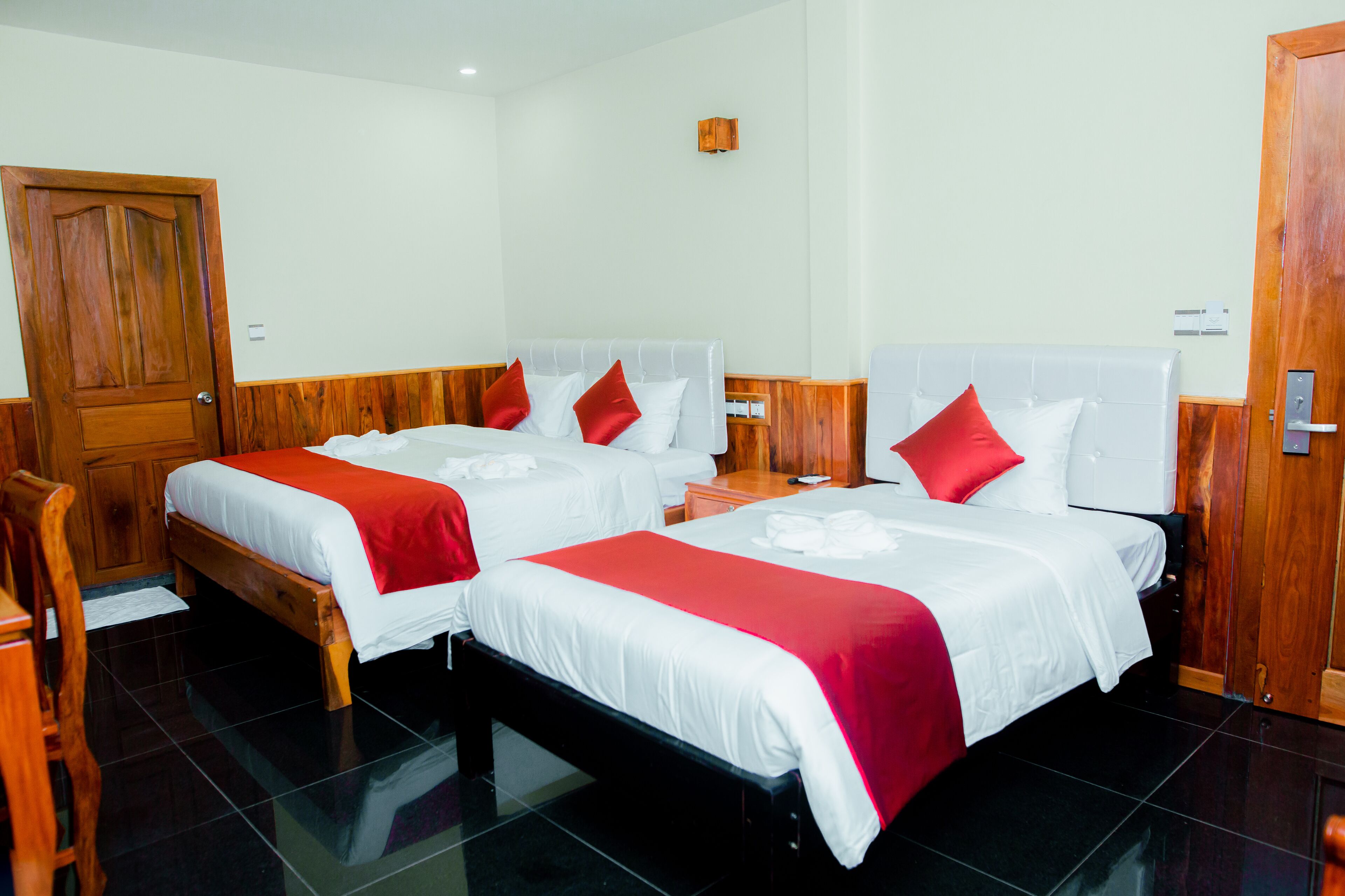 Quarto duplo luxo | Roupas de cama premium, escrivaninha, Wi-Fi de cortesia, roupa de cama