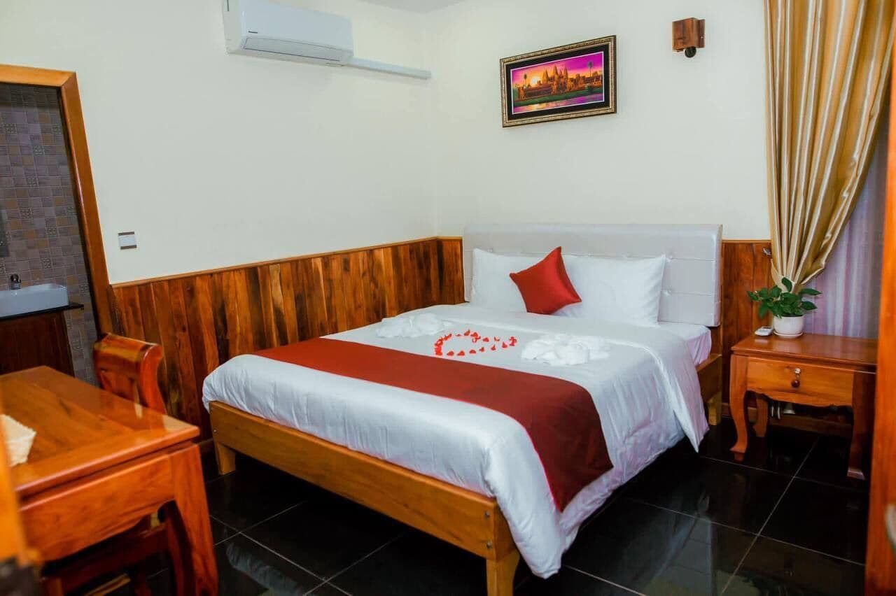 Quarto casal luxo | Roupas de cama premium, escrivaninha, Wi-Fi de cortesia, roupa de cama