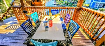 Water Access  Lodge Manion  5 themed bedroom - Texas, Pan Am, Santa, Deer & Nasa