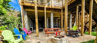 Water Access  Lodge Manion  5 themed bedroom - Texas, Pan Am, Santa, Deer & Nasa