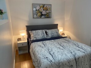 1 slaapkamer, een bureau, een strijkplank/strijkijzer, gratis wifi