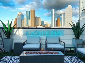 Property grounds - Urban Jungle Retreat in the HTX Skyline (Houston)