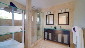 Shower, hair dryer, towels - Seven Mile View#2 - 2 BR Oceanfront Condo & Pool (West Bay)