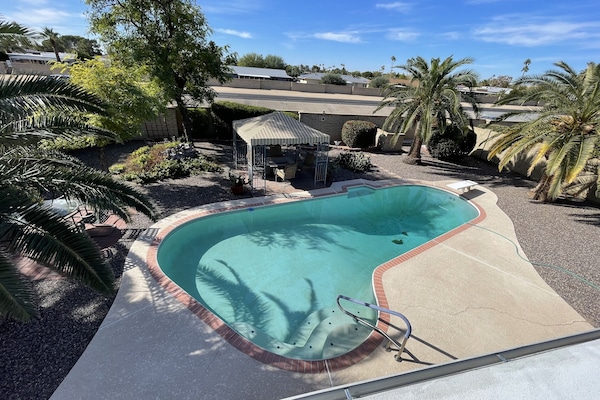 Resort backyard professionally landscaped.Incl botanical garden, out door shower