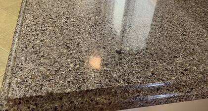 5 star resort pool,jet tub, out Drshower,barbeque,fire pit,tvs,stunning backyard