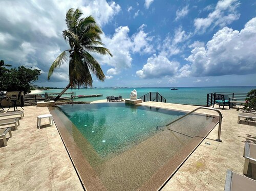 Seven Mile View #3A - Oceanfront Studio & Pool
