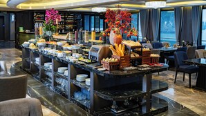 Restaurant - M'Gloria Cruise (Tuan Chau)