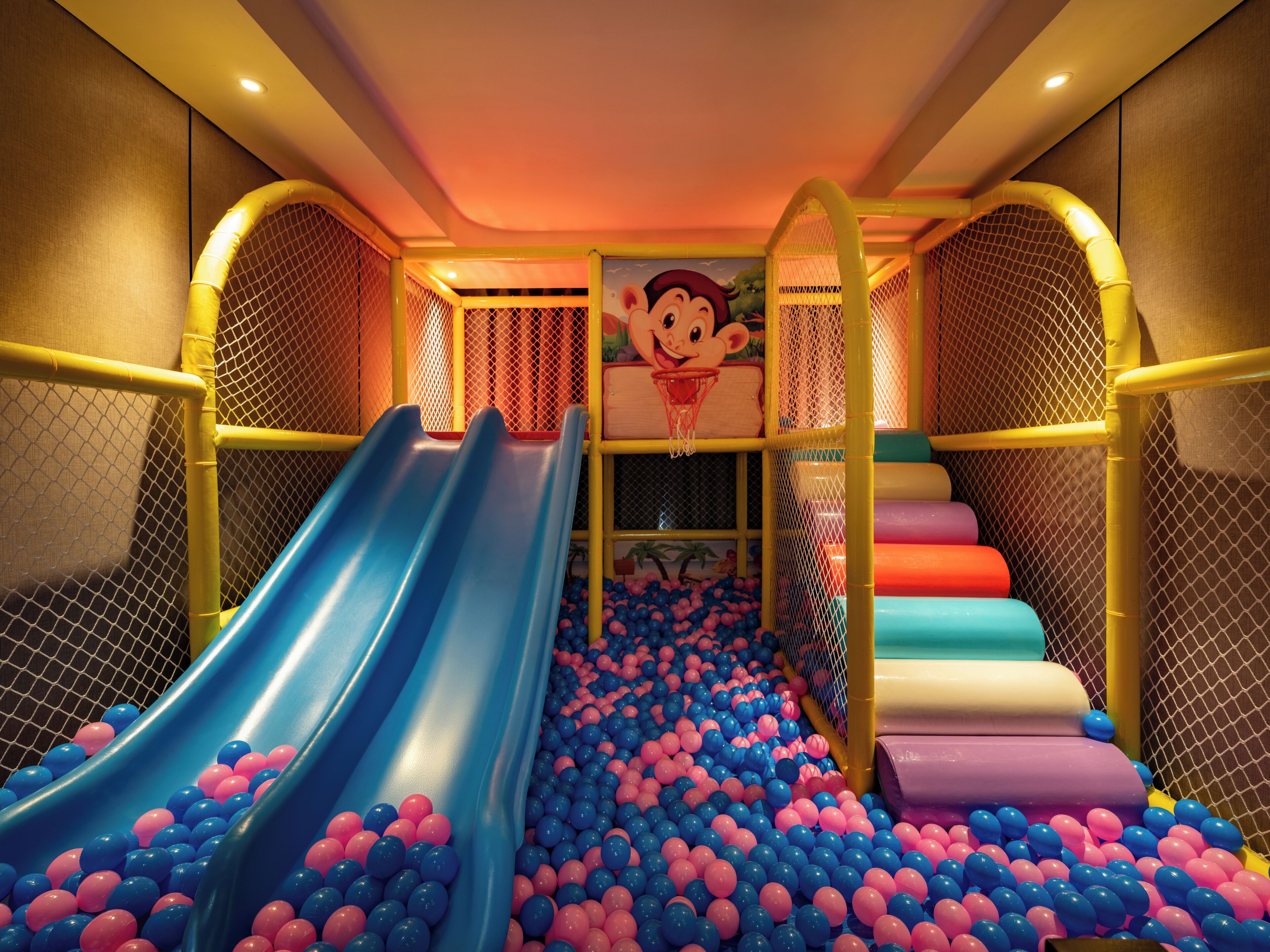 Área de juegos infantiles bajo techo