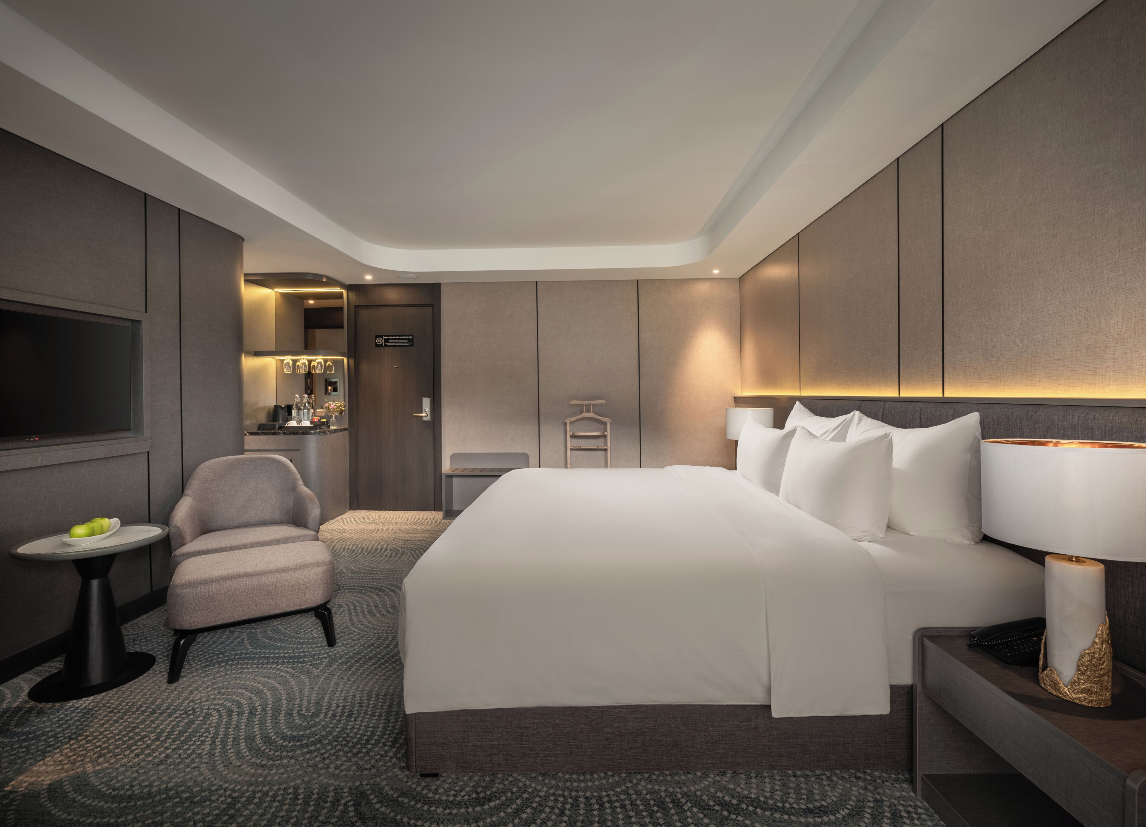 In-room safe, desk, free WiFi