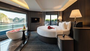 Presidential Suite, Sea View | In-room safe, desk, WiFi (free) - M'Gloria Cruise (Tuan Chau)