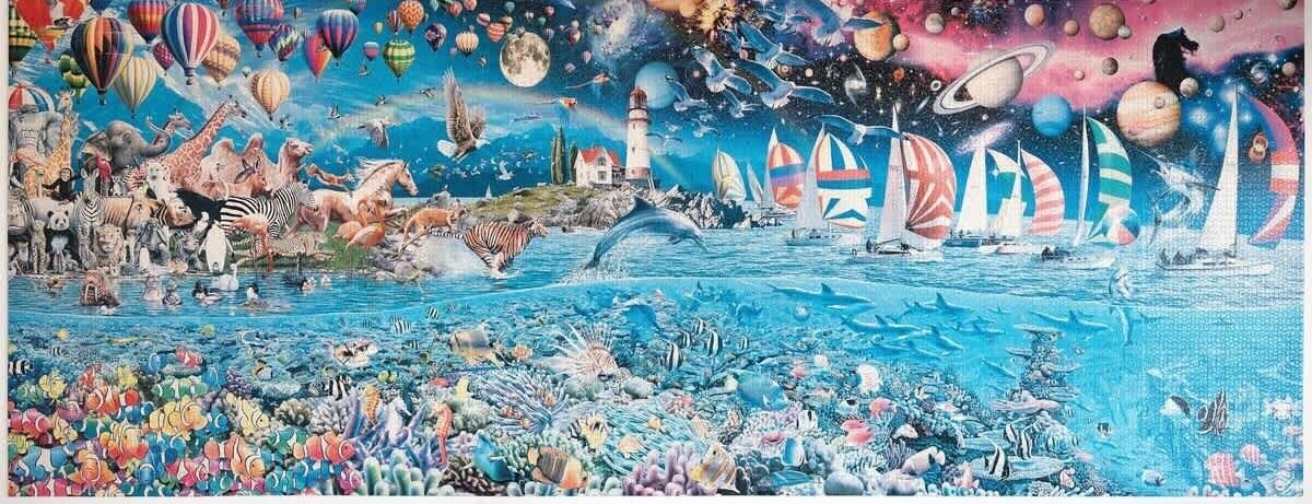 Une fresque murale éclatante représentant une faune variée, notamment des zèbres, des girafes et différentes espèces d’oiseaux, sur fond de ciel bleu orné de montgolfières et de voiliers.