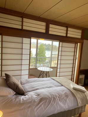 Premium bedding, down comforters, pillowtop beds, in-room safe - Elan Hotel Lake Nojiri (Shinano)