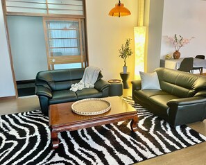 40-inch Smart TV with digital channels, TV