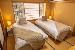 Chambre Standard Double ou avec lits jumeaux, 1 chambre, non-fumeurs, vue montagne | Literie de qualité supérieure, couette en duvet d'oie, surmatelas