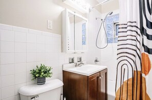 Badekar, hårtørrer, håndklæder, Sæbe