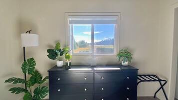 House, Multiple Beds (Coastal Happiness) | Interior