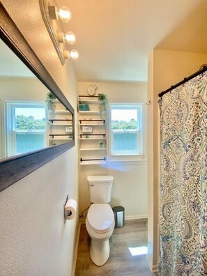 Casa, varias camas (Coastal Happiness) | Baño
