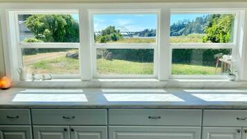 House, Multiple Beds (Coastal Happiness) | Interior