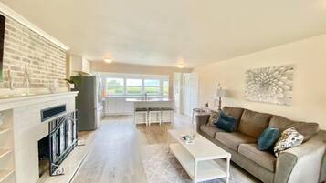 House, Multiple Beds (Coastal Happiness) | Interior