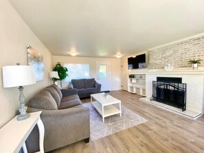 House, Multiple Beds (Coastal Happiness) | Interior - Coastal Happiness (Waldport)