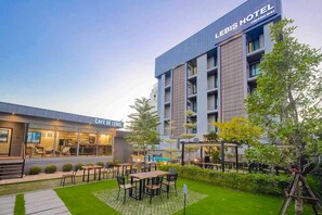 Front of property - Le Bis Hotel (Chiang Mai)