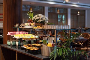 Daily buffet breakfast (INR 400 per person)