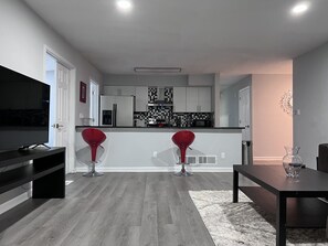 Private kitchen - Modern & Renovated 3 bedroom delight, near Stone Mountain 25 mins from Metro ATL (Snellville)