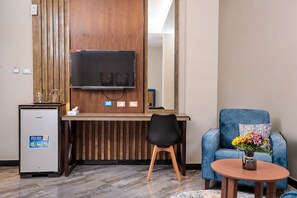 Yhden hengen standard-huone, 1 makuuhuone | Oleskelualue | 43–tuumainen äly-TV, jossa satelliittikanavat