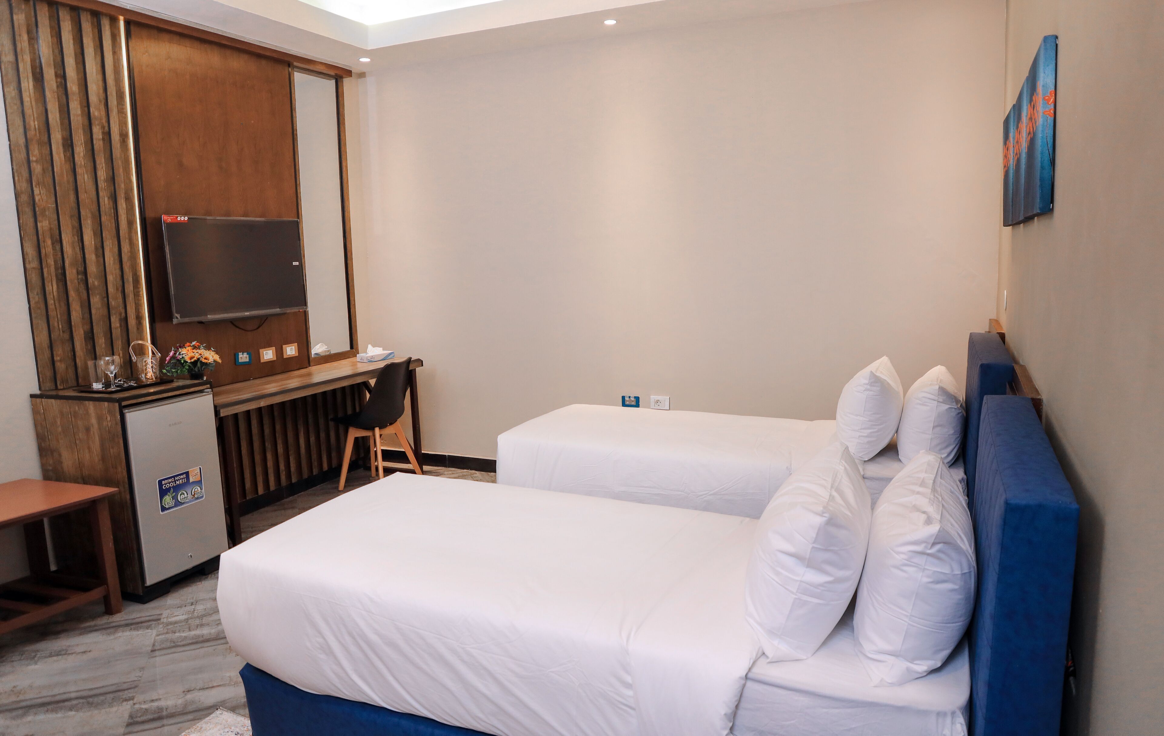 Camas con efecto memoria, minibar y escritorio 