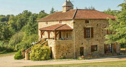 Maison pour enfants avec étang à poissons